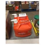 1 LOT (2) 1 GAL GOJO HAND CLEANER