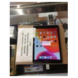 1 LOT IPAD 32GB W/ ACCESSORIES (DISPLAY)