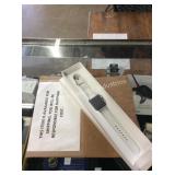 1 LOT APPLE WATCH SERIES 3 W/ ACCESS 42MM WHITE