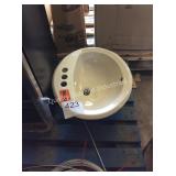 1 LOT CERAMIC SINK