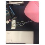 1 LOT 14K GOLD JADE BRACELET (DISPLAY)