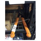 1 LOT FISKARS HEDGE SHEARS