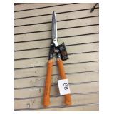 1 LOT FISKARS HEDGE SHEARS