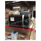 1 CTN OSTER MICROWAVE