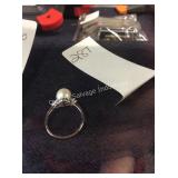 1 LOT 10K GOLD PEARL & DIAMOND RING (DISPLAY)