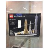 1 LOT LEGO NEW YORK CITY BUILDING TOY (DISPLAY)