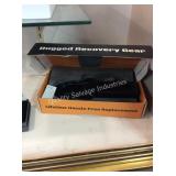 1 LOT GEAR AMERICAN SHACKLE HITCH RECEIVER