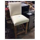 1 LOT DECORATIVE CHAIR