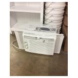 1 LOT FRIGIDAIRE 5000BTU AC