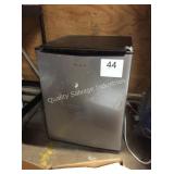 1 LOT WP COMPACT REFRIGERATOR