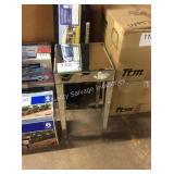 1 LOT ACCENT TABLE