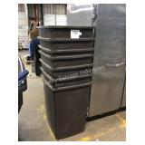 1 LOT 7 RUBBERMAID TRASH CAN
