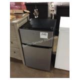 1 LOT WP COMPACT REFRIGERATOR