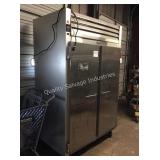 1 LOT TRAULSEN 2 DOOR REFRIGERATOR