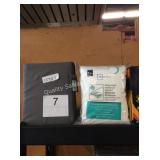 1 LOT SHEET SET & MATTRESS PROTECTOR TWIN XL