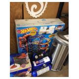 1 LOT HOT WHEELS SUPER GARAGE