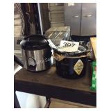 1 LOT 2 SLOW COOKERS