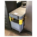 1 LOT RUBBERMAID ROLLING CART