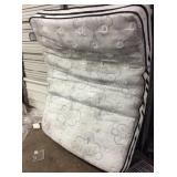 1 LOT QUEEN MATTRESS