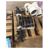 1 LOT 6 TIKI TORCHES