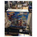 1 LOT HOT WHEELS SUPER GARAGE