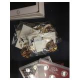 1 LOT 5 NECKLACES (DISPLAY)