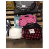 1 LOT STORE MERCHANDISE