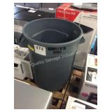 1 LOT BRUTE TRASHCAN