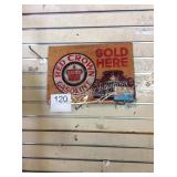 1 LOT RED CROWN METAL WALL ART