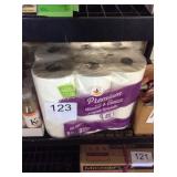 1 LOT 12 ROLLS PAPER TOWELS