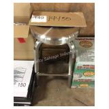 1 LOT METAL BAR STOOL