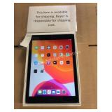 1 LOT IPAD 5TH GEN W/ ACCESSORIES 32GB SILVER