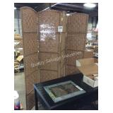 1 LOT ROOM DIVIDER