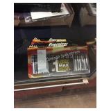 1 LOT ENERGIZER DOUBLE AA BATTERIES (DISPLAY)