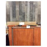 1 LOT DAISY RED RYDER BB GUN (LOBBY)