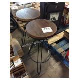 1 LOT 2 METAL BAR STOOLS