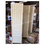 1 LOT ROOM DIVIDER