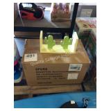 1 CTN WOOD CACTUS BOOKENDS