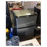 1 LOT WP COMPACT REFRIGERATOR
