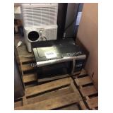1 LOT B & D MICROWAVE
