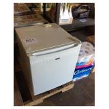 1 LOT SUNBEAM COMPACT REFRIGERATOR