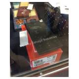 1 LOT WINDOWS VERIZON BLACK 32GB W/ ACCESSORIES