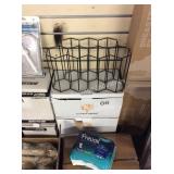 1 LOT 4 DECORATIVE RACKS