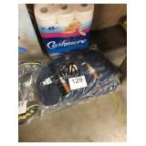 1 LOT 2 SEVENTEEN LONDON LUGGAGE BAGS