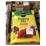 2 BAGS MIRACLE GRO POTTING MIX