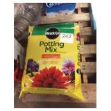 2 BAGS MIRACLE GRO POTTING MIX