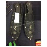 1 LOT 2 BROWNING KNIVES W/ SHEATH (DISPLAY)