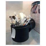 1 LOT JAMES CHANE MAKE UP BRUSH SET (DISPLAY)