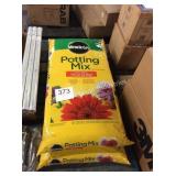 2 BAGS MIRACLE GRO POTTING MIX