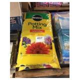 2 BAGS MIRACLE GRO POTTING MIX